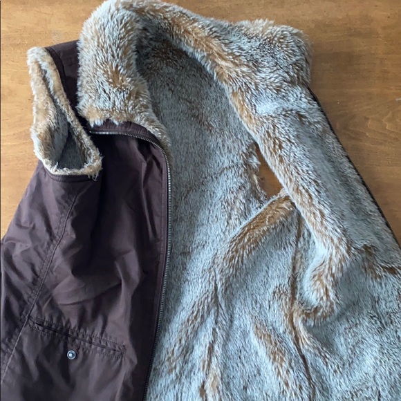 Reversible Faux Fur Vest - Picture 3 of 7